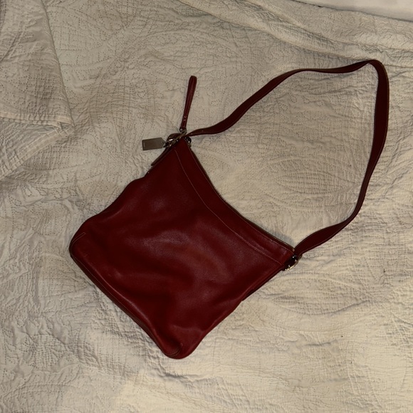 Vintage Coach, Red Leather with tan Coach insignia lining. 2000s. - Picture 5 of 5
